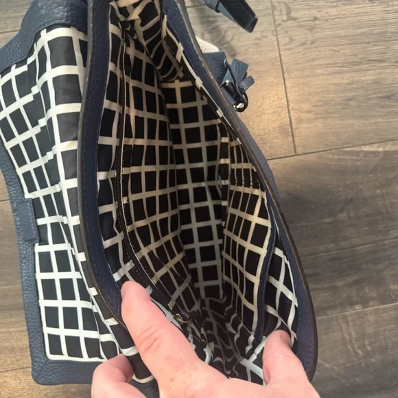 Kate Spade Navy/Cream purse - Picture 3 of 3